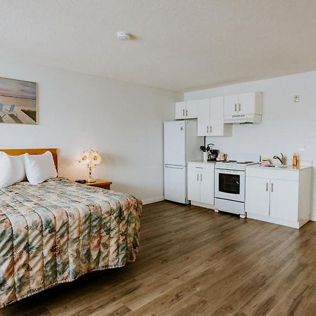 Western Budget Plus Mosaic Suites Penhold Dış mekan fotoğraf