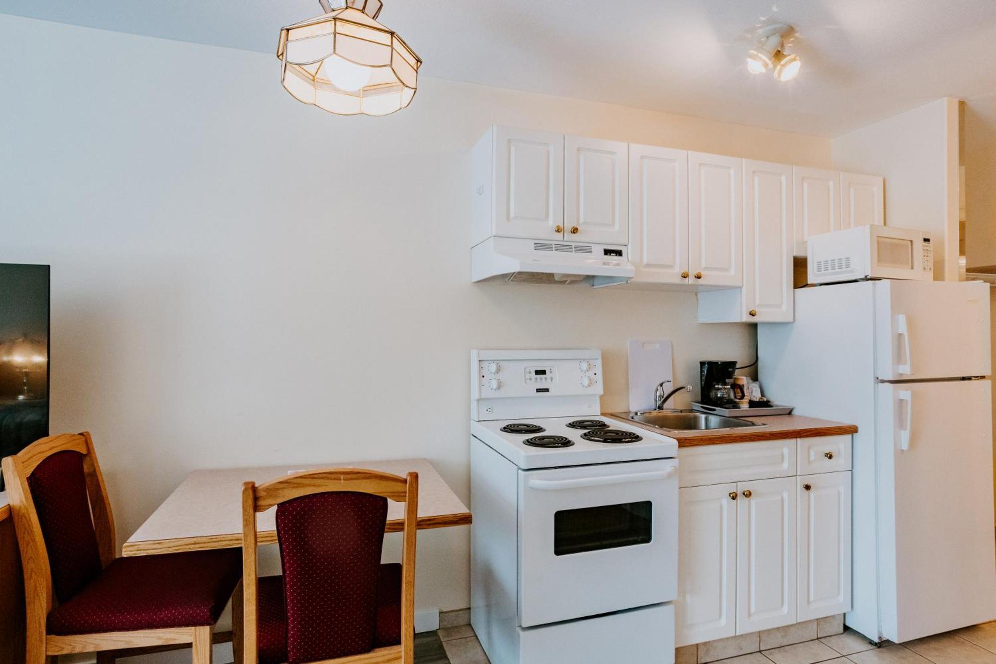 Western Budget Plus Mosaic Suites Penhold Dış mekan fotoğraf