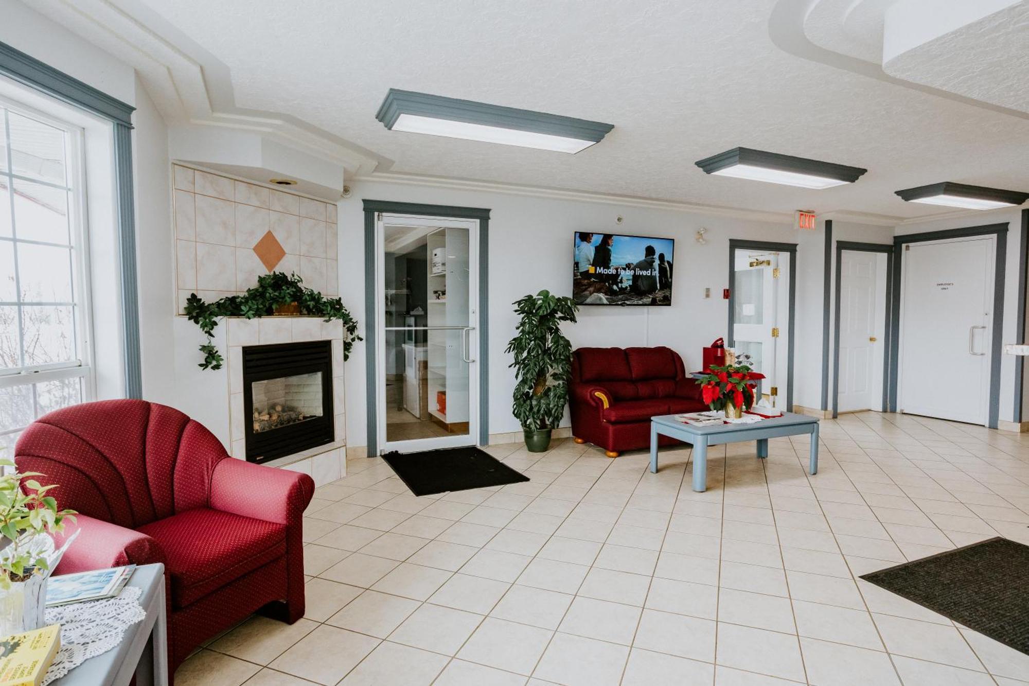 Western Budget Plus Mosaic Suites Penhold Dış mekan fotoğraf
