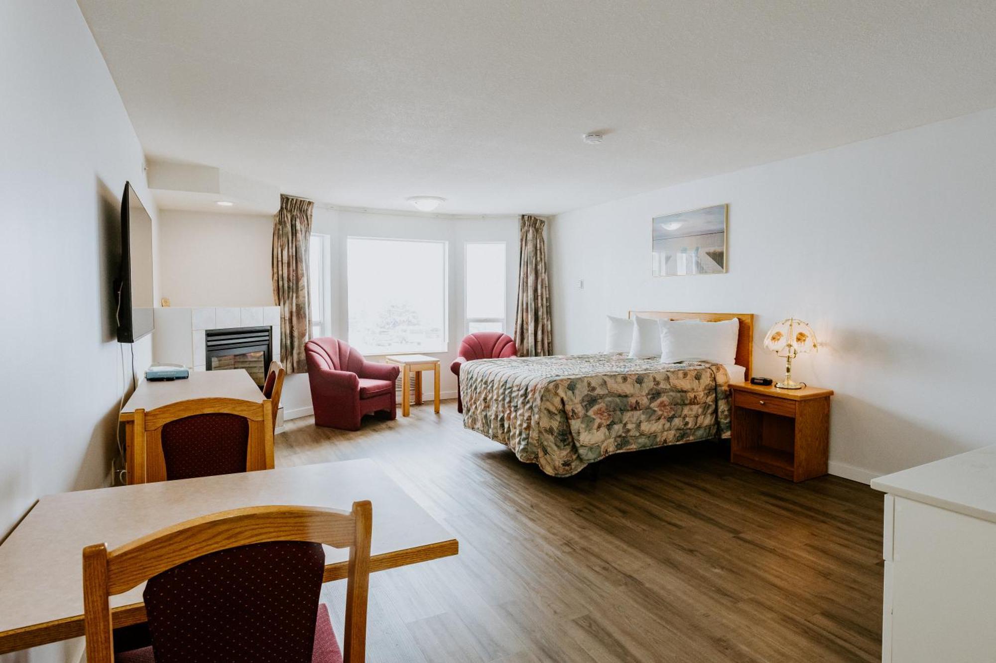 Western Budget Plus Mosaic Suites Penhold Dış mekan fotoğraf
