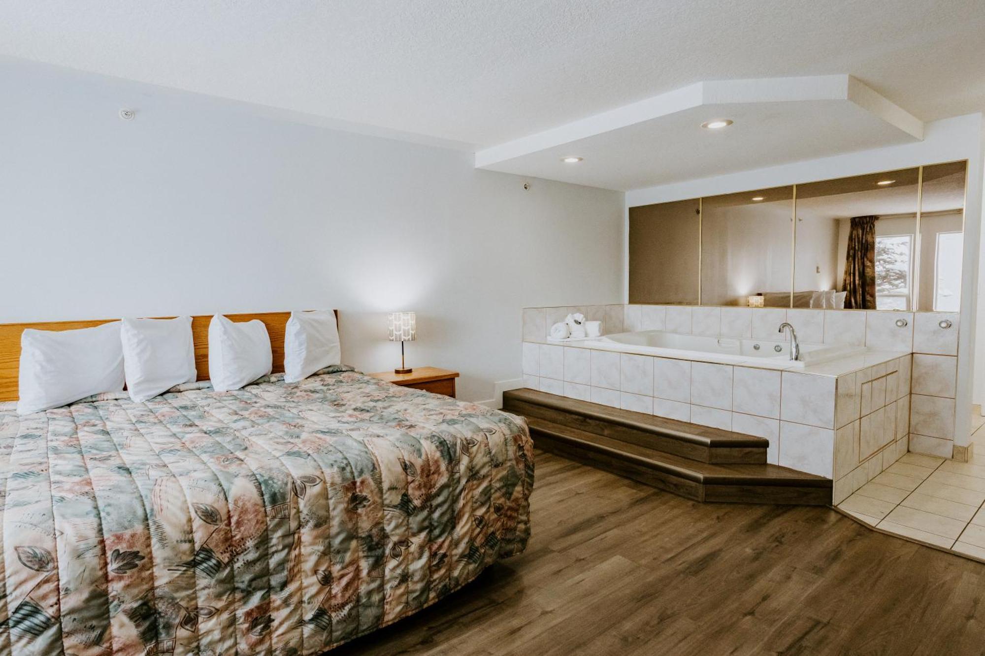 Western Budget Plus Mosaic Suites Penhold Dış mekan fotoğraf