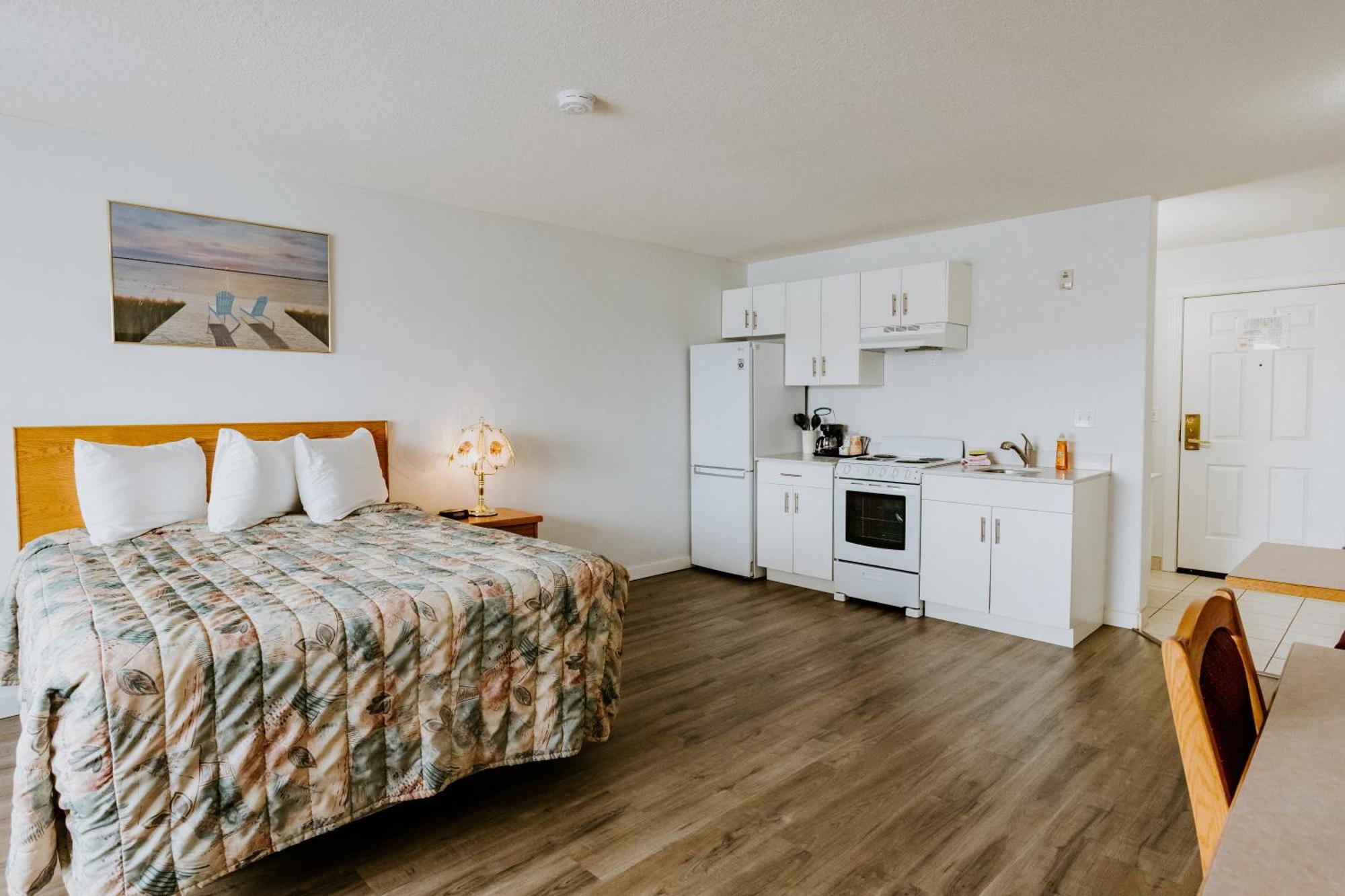Western Budget Plus Mosaic Suites Penhold Dış mekan fotoğraf