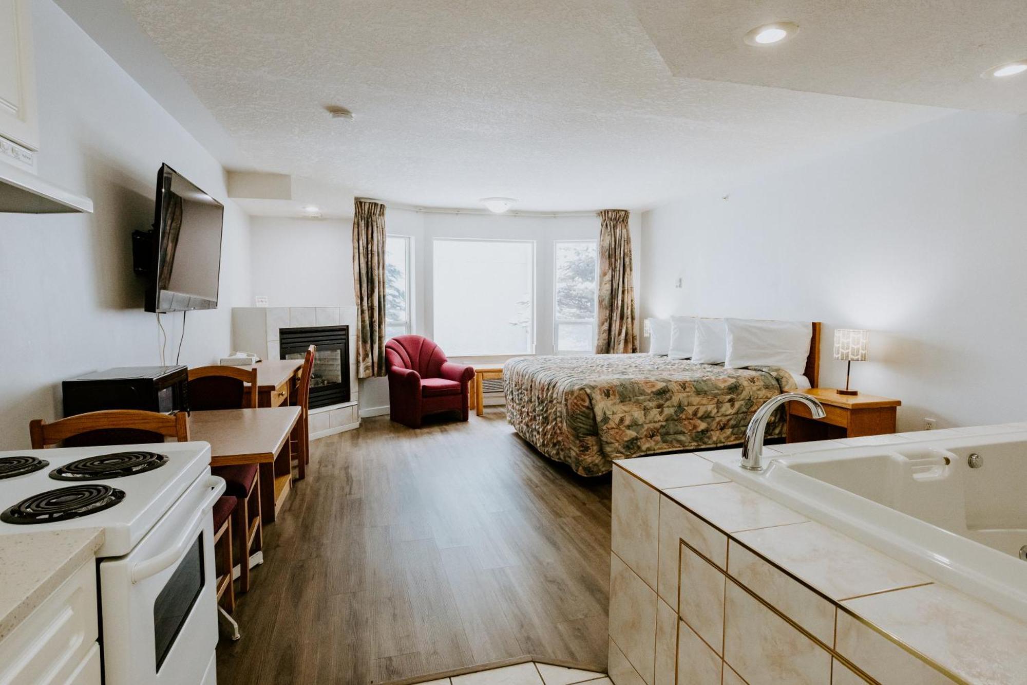 Western Budget Plus Mosaic Suites Penhold Dış mekan fotoğraf