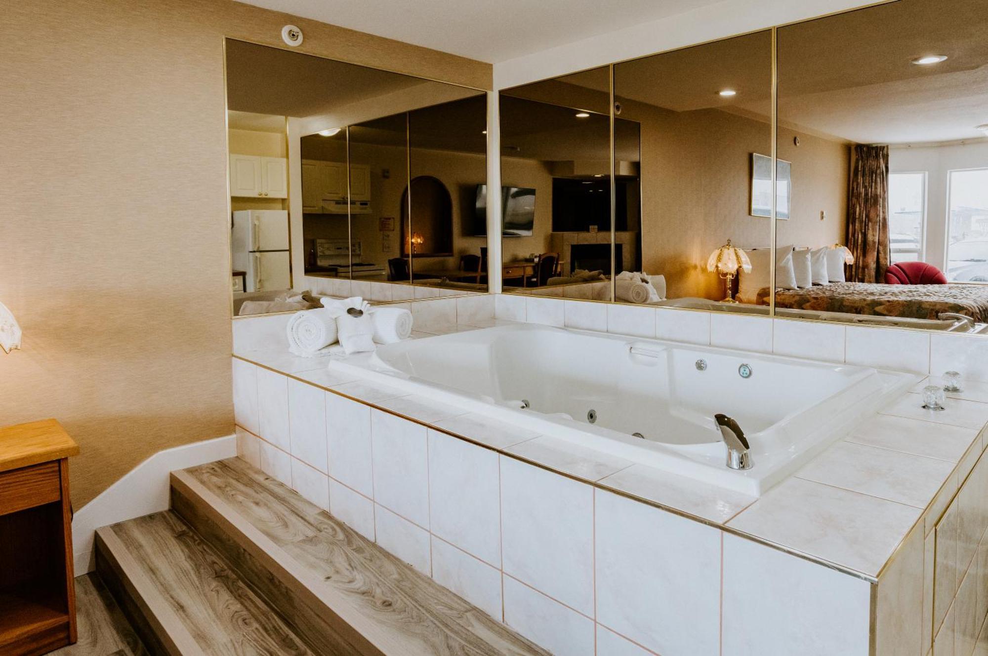 Western Budget Plus Mosaic Suites Penhold Dış mekan fotoğraf