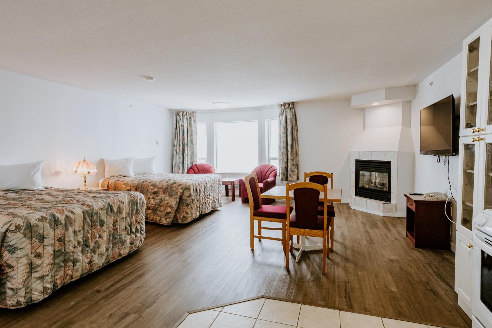 Western Budget Plus Mosaic Suites Penhold Dış mekan fotoğraf