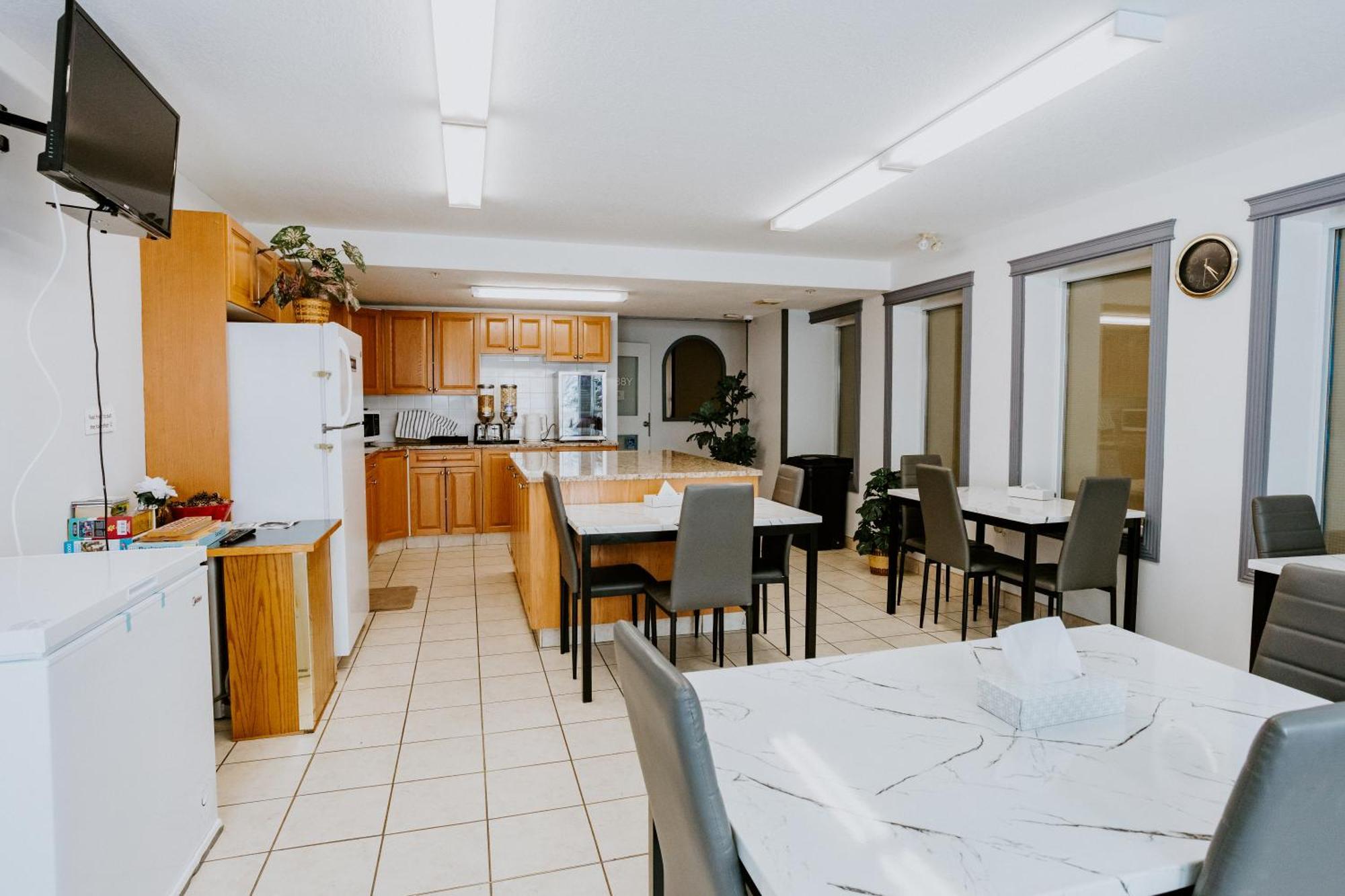 Western Budget Plus Mosaic Suites Penhold Dış mekan fotoğraf