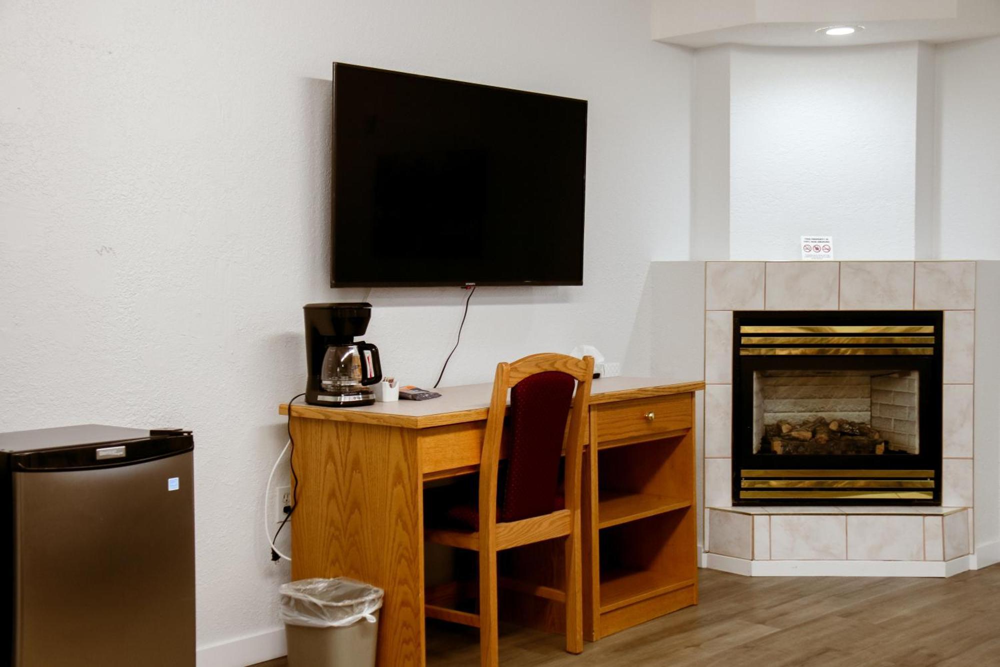 Western Budget Plus Mosaic Suites Penhold Dış mekan fotoğraf